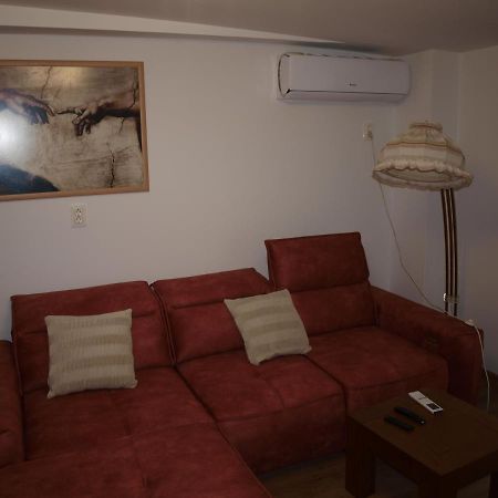 Amavera Apartment Targu Jiu Bagian luar foto