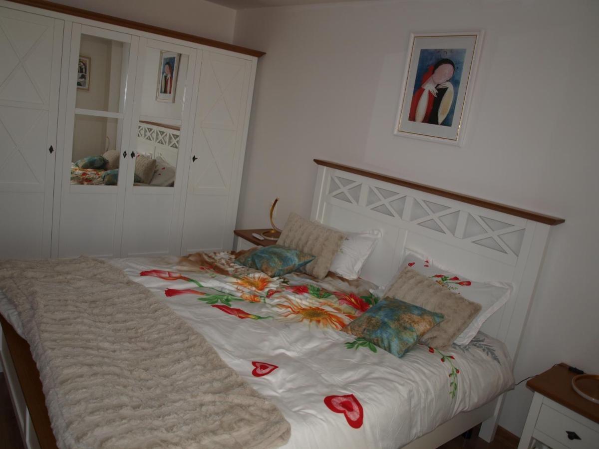 Amavera Apartment Targu Jiu Bagian luar foto
