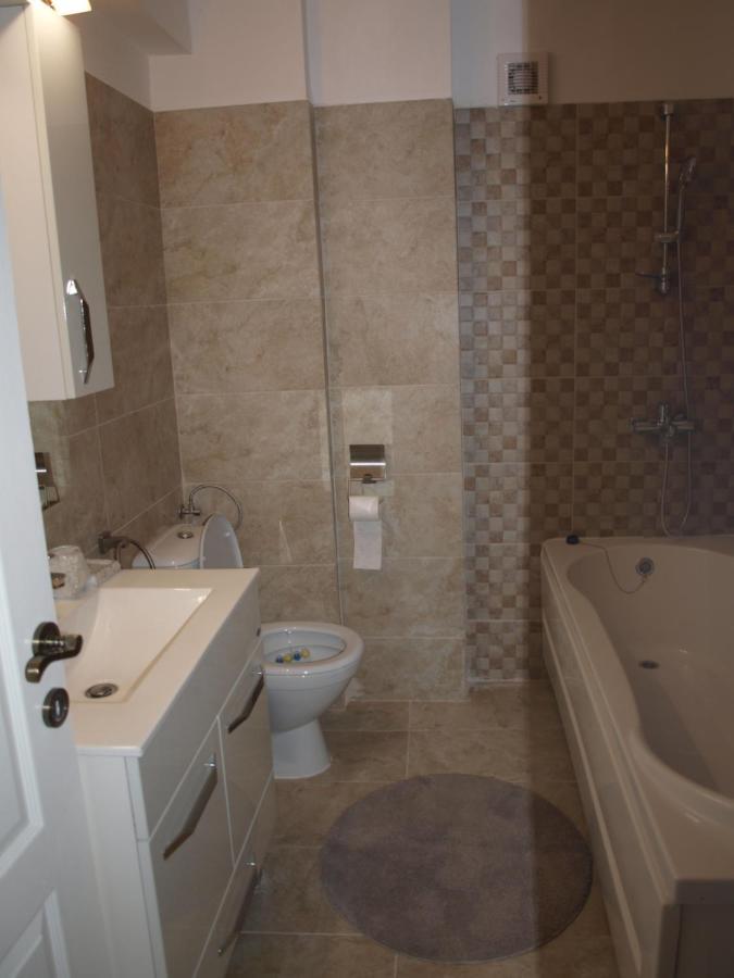 Amavera Apartment Targu Jiu Bagian luar foto