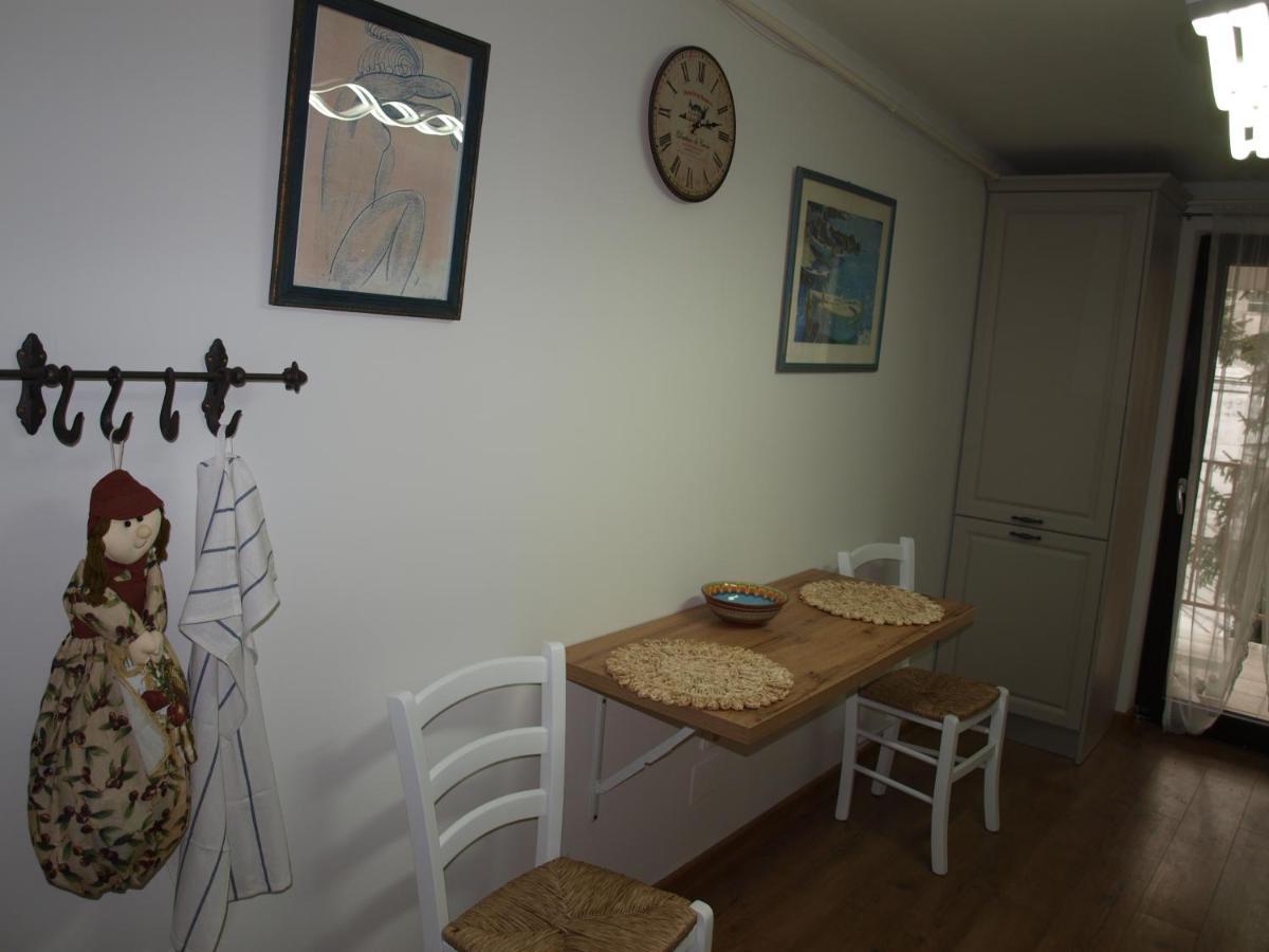 Amavera Apartment Targu Jiu Bagian luar foto
