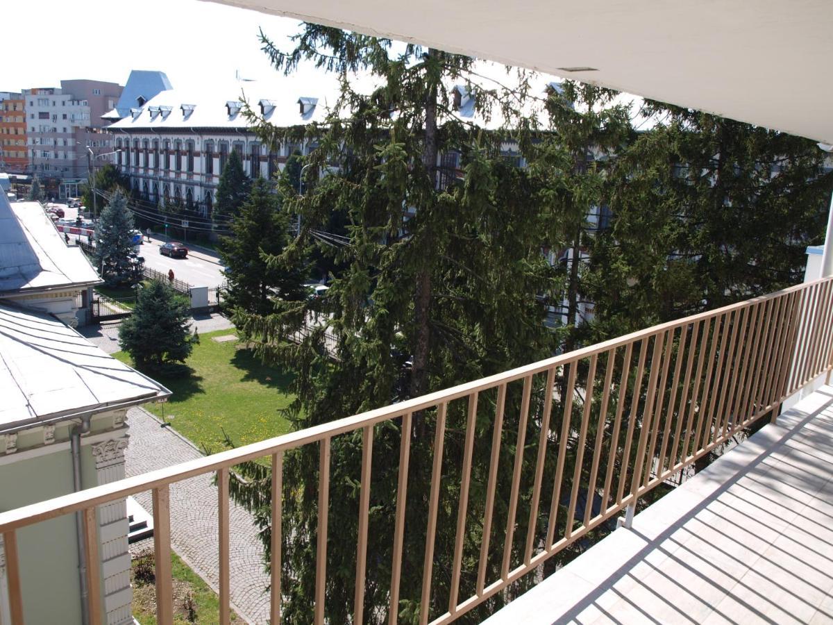 Amavera Apartment Targu Jiu Bagian luar foto